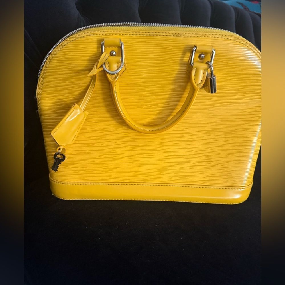 Used excellent condition Louis Vuitton  Epi Alma BB  with strap